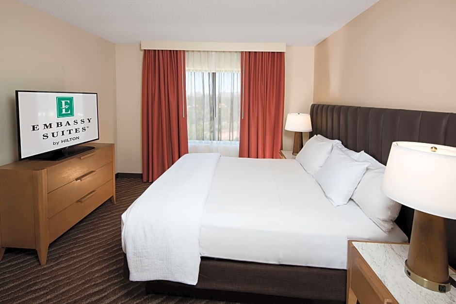 Photo 1 of 10 of 1 King Bed Suite, Balcony