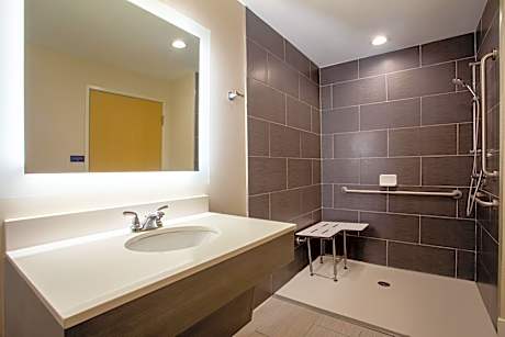 Queen Room with Hearing Accessible Roll In Shower