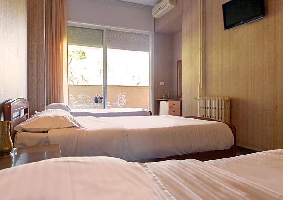 Merry Land Hotel