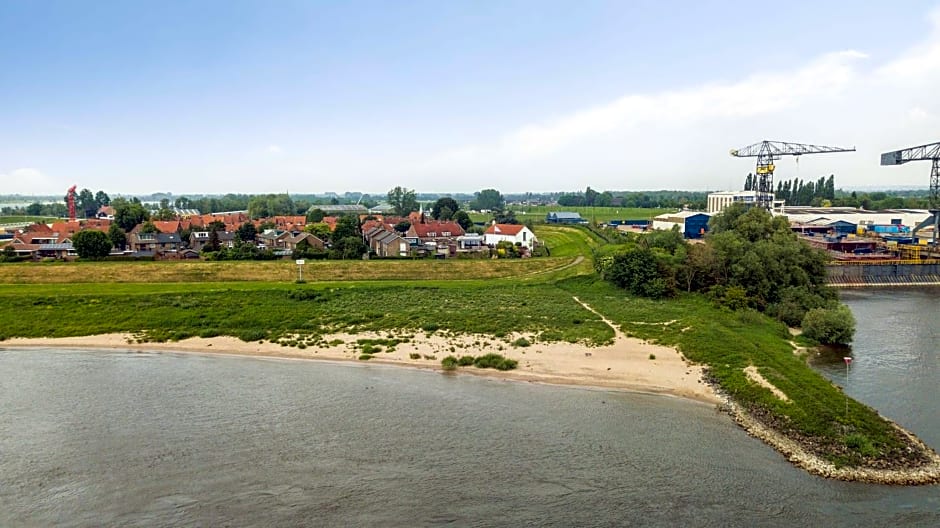 B&B Pompgebouw aan de Rijn