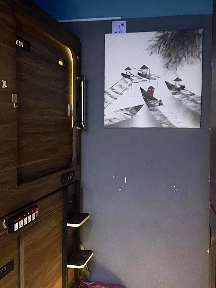 Sleep Cubee Hostel