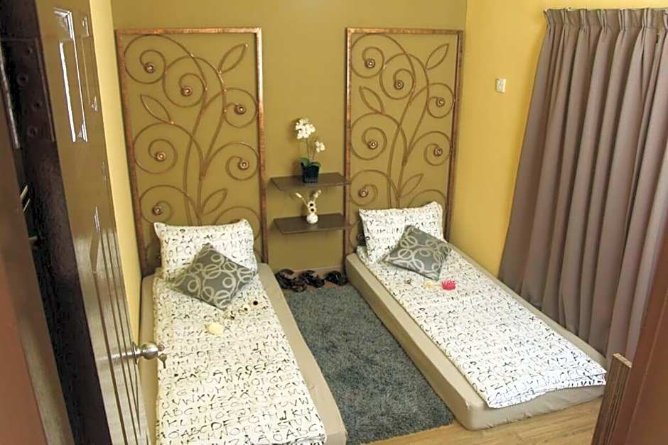 1 MINUTES TO TOWER SENTRAL INTAN HOMESTAY 6 ROOMS
