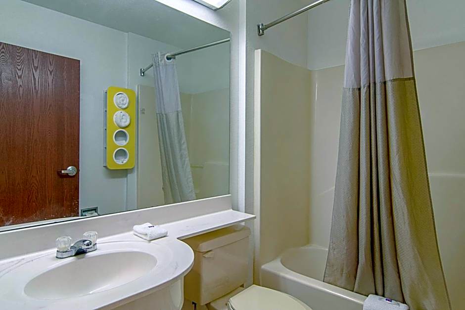 Americas Best Value Inn & Suites Brunswick