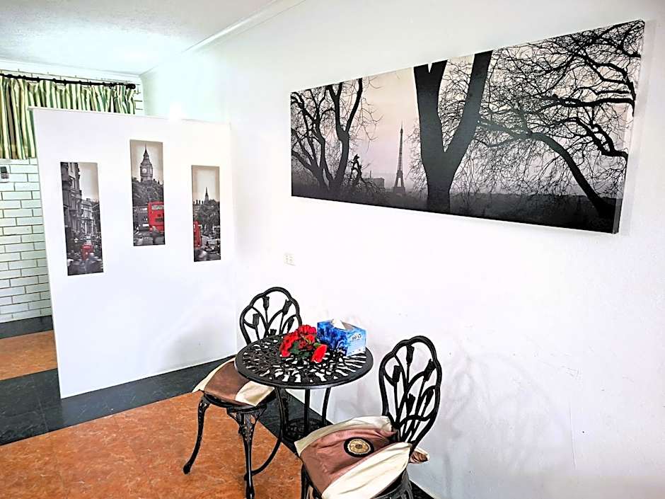 The Queenslander Motel