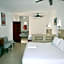 Pelicano Inn Playa del Carmen - Beachfront Hotel