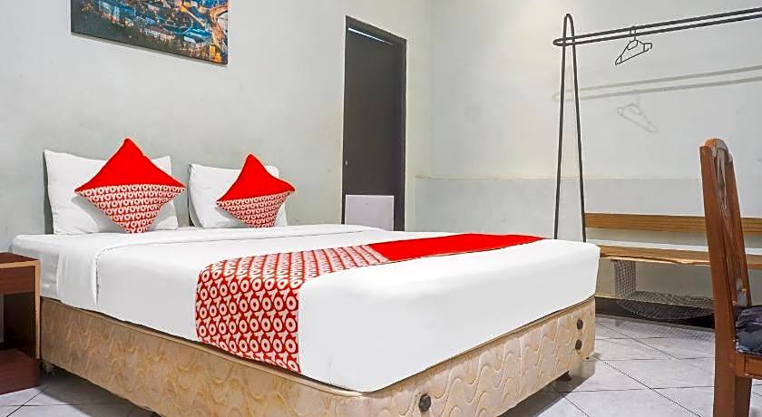 Hotel O Makassar near Mall Panakukkang formerly Sayang Home Stay