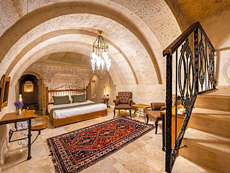 Superior Cave Suite