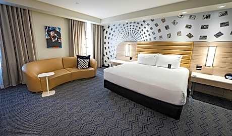 King Room - Disability Access Cherokee Tower