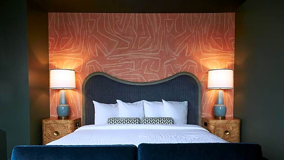 Photo 1 of 4 of Deluxe 1 King Bed
