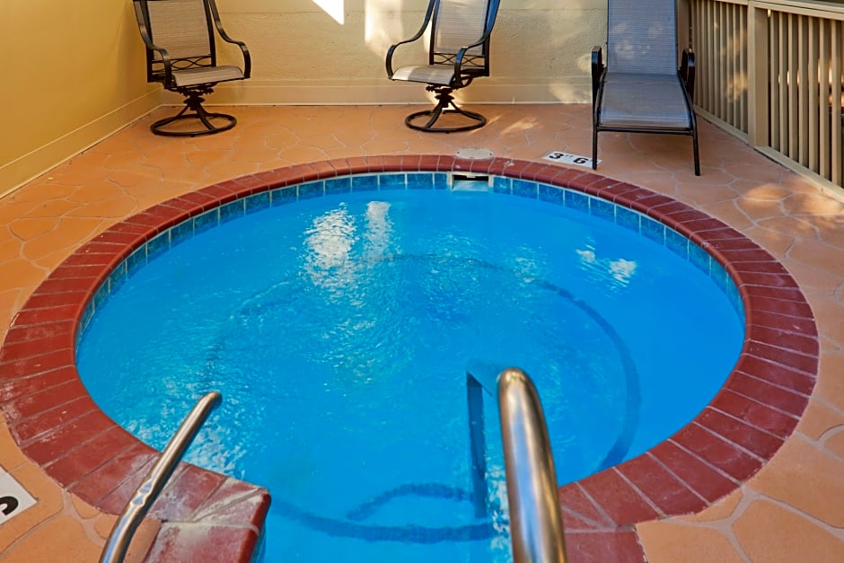 Quality Inn & Suites Downtown Mansfield