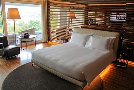 Classic Junior Suite with Lake View