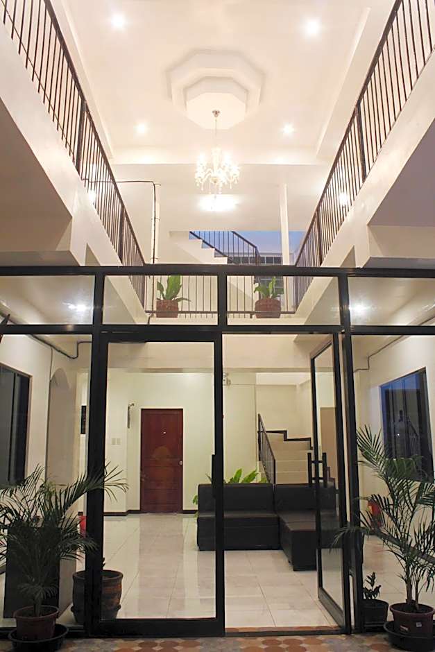 Luna Oslob Travellers Inn