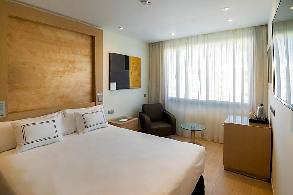 Photo 1 of 5 of Meliá Room