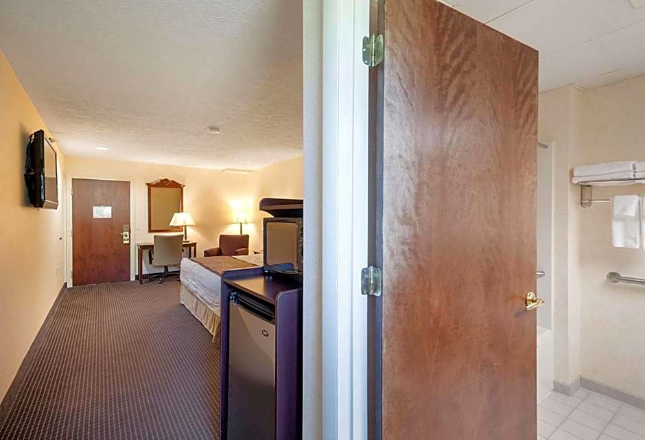 Photo 1 of 4 of 1 King Bed, Accessible, Nonsmoking