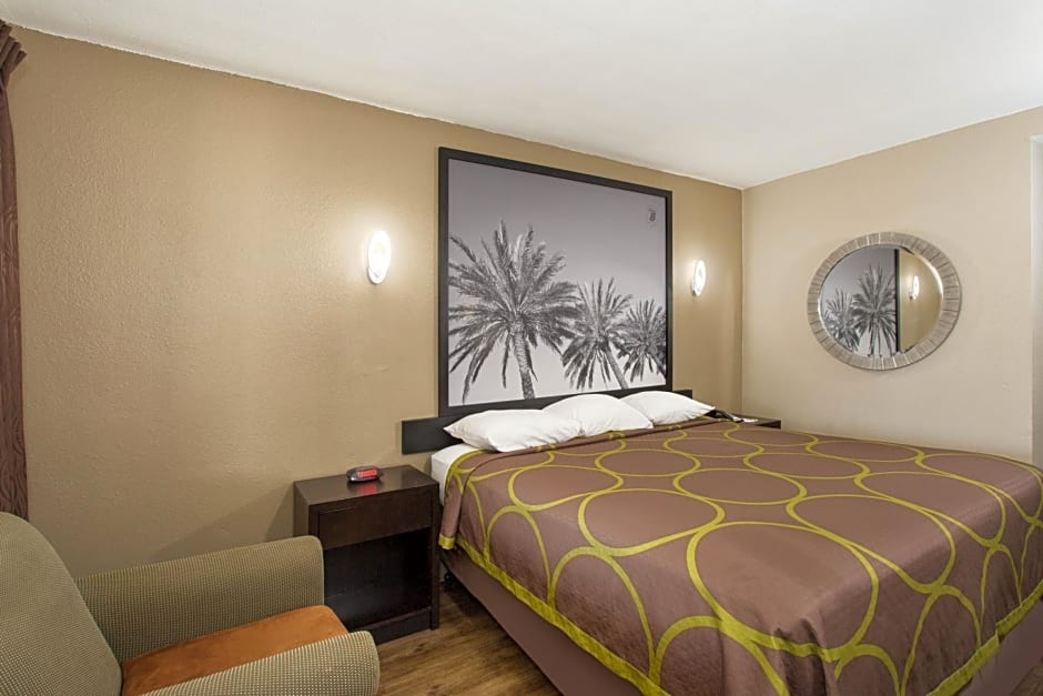 Super 8 by Wyndham Pensacola NAS Area