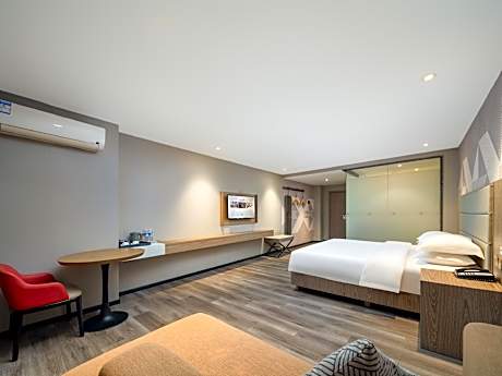 Dossen - Deluxe 1 Bed Room, City View