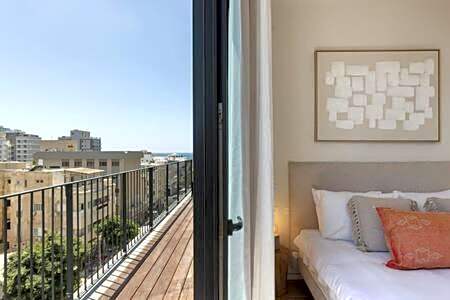 High Living Sea View by Five Stay