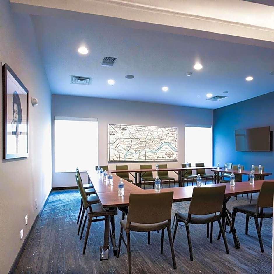 La Quinta Inn & Suites by Wyndham Chattanooga Downtown/South