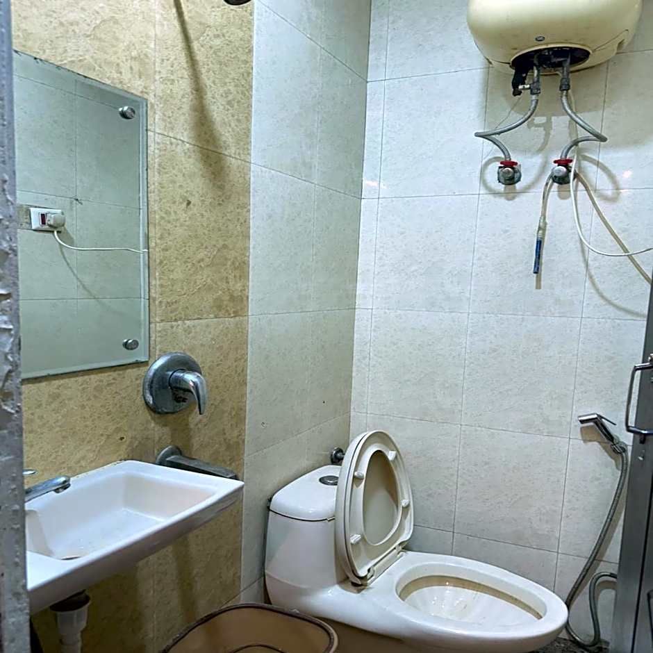 Hotel Shiv Palace – Delhi, NY