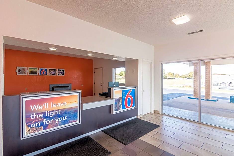 Motel 6-Clinton, OK