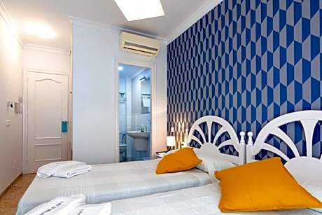 Twin Room with Private Bathroom