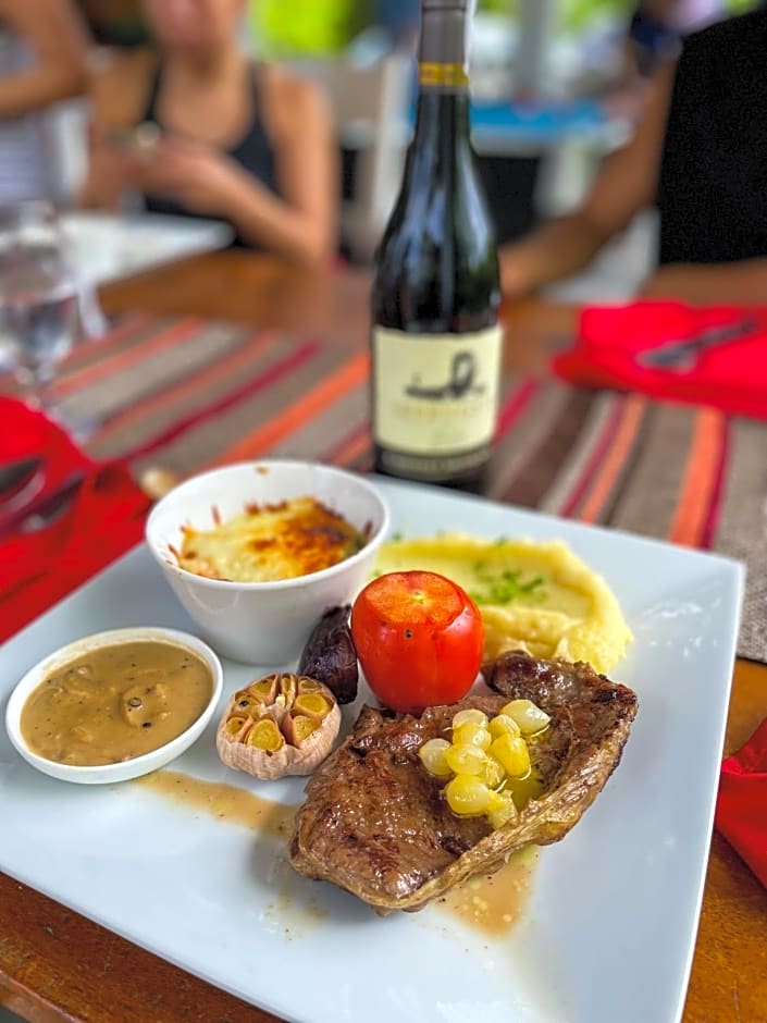 Red Picnic Hostel Panglao