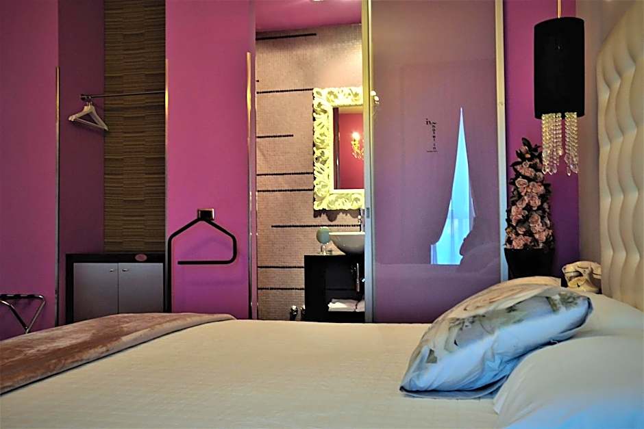 Hotel In - Lounge Room