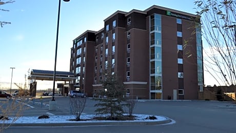 Holiday Inn Express & Suites Cold Lake By IHG