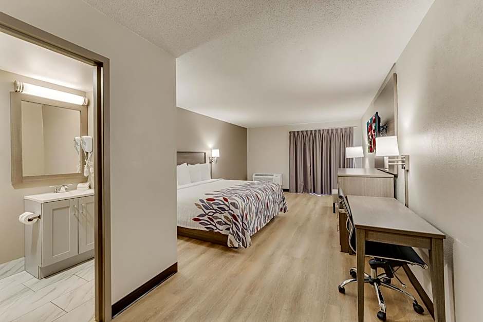 Red Roof Inn & Suites Newport - Middletown, RI