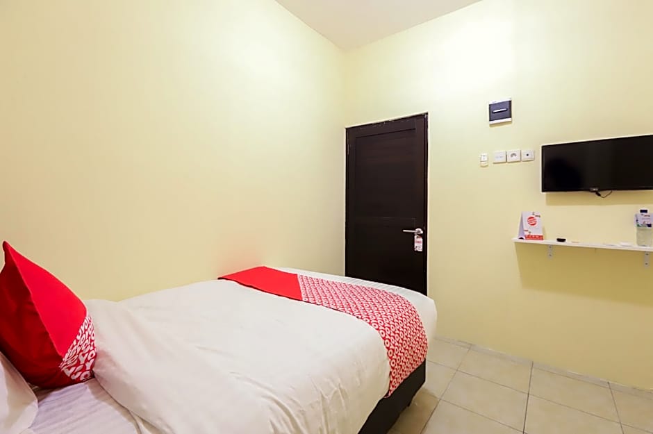 OYO 779 Mn One Residence Syariah Near ITC Cempaka Mas Near Kalbe Farma