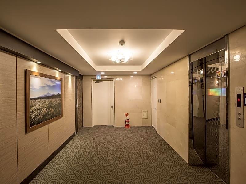 Elin Hotel