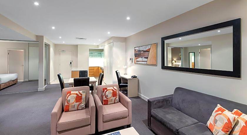 Oaks Glenelg Plaza Pier Suites