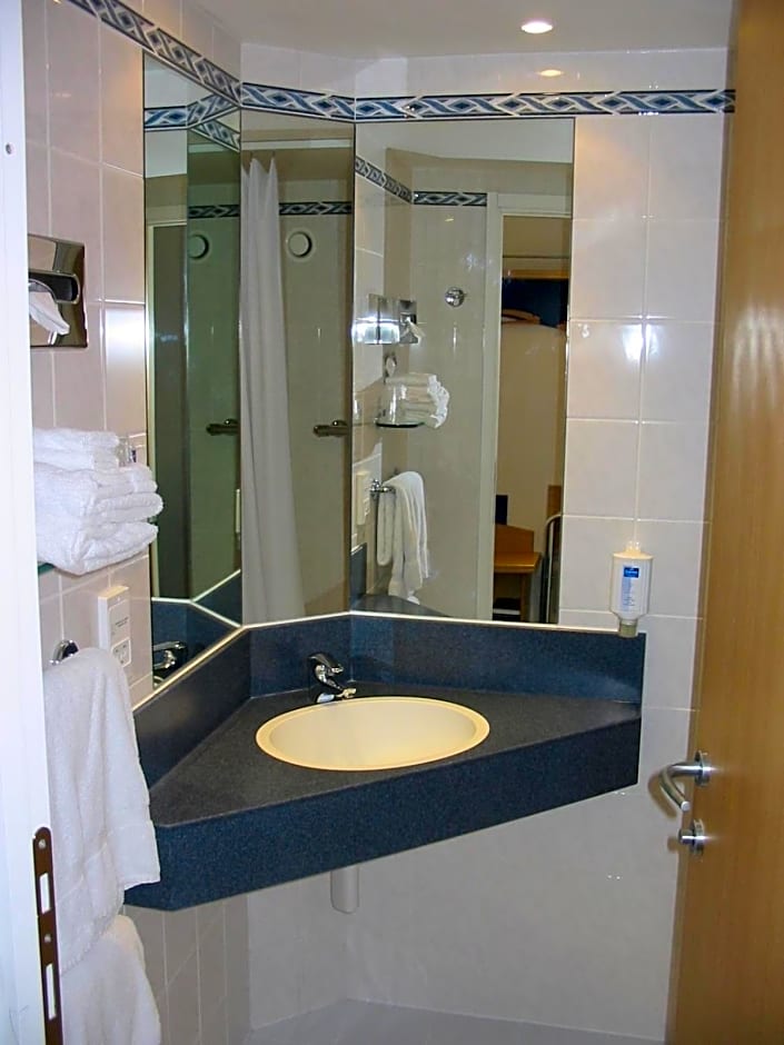 Holiday Inn Express Geneva Airport by IHG