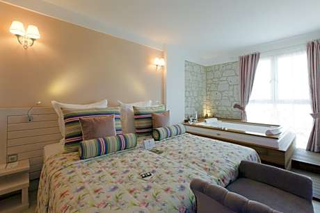 Honeymoon Suite with Hot Tube