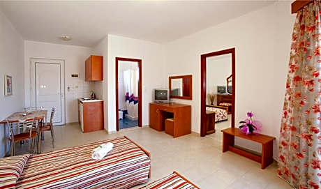 Apartment (4 Adults)