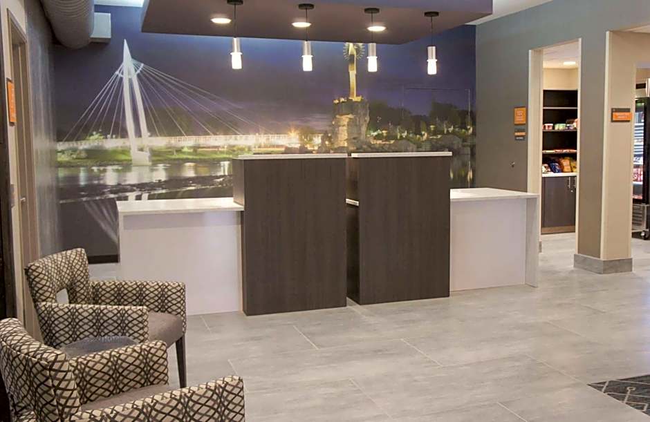 La Quinta Inn & Suites by Wyndham Wichita Airport