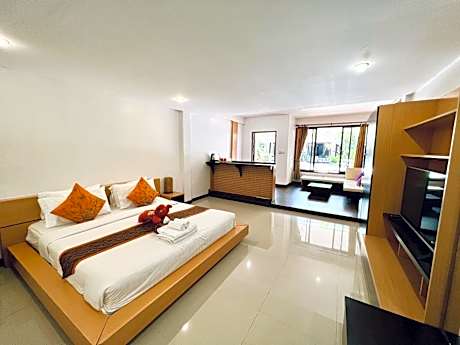 Grand Deluxe Double Room with Pool View