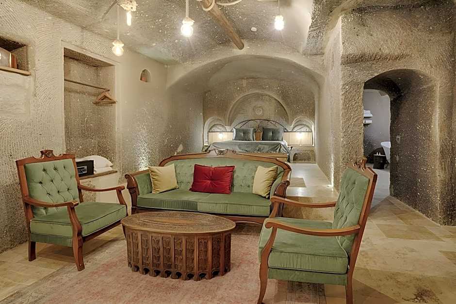 Hera Cave Suites