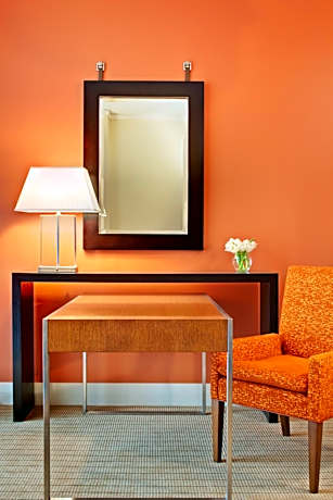 Deluxe King Room with City view - Hearing Accessible