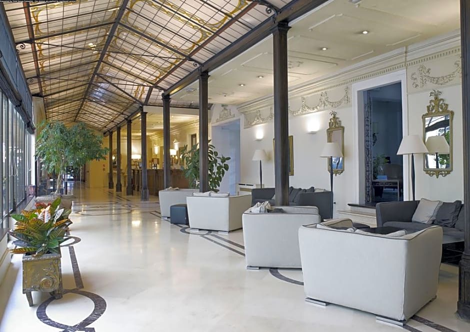 Anglo American Hotel Florence, Curio Collection by Hilton