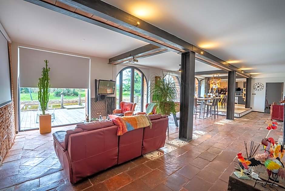 Château Fourclins Domaine privatif 16 personnes Parc & Bassin naturel Proche Toulouse