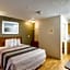 Hometowne Studios Houston - West Oaks/ Energy Corridor