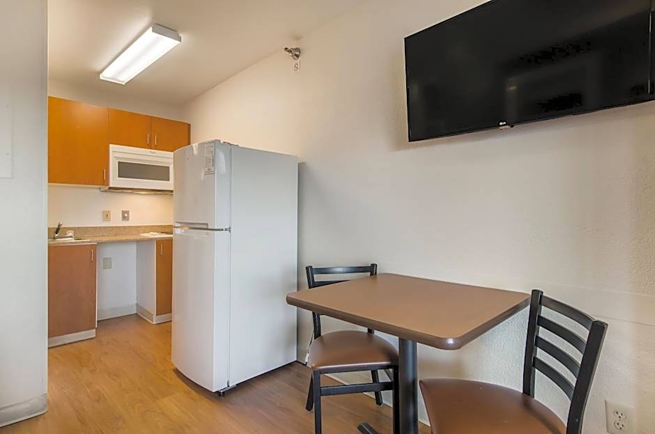 HomeTowne Studios Denver - Glendale/ Cherry Creek