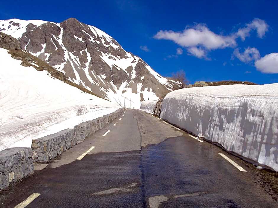 Gîte Auberge Les Terres Blanches de Méolans