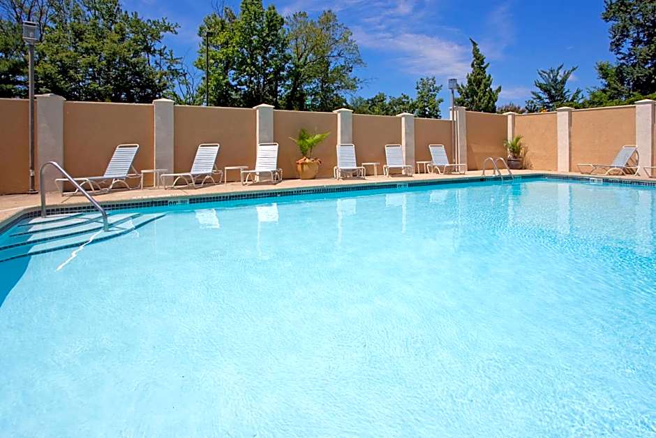 Holiday Inn Express Washington DC East- Andrews AFB By IHG