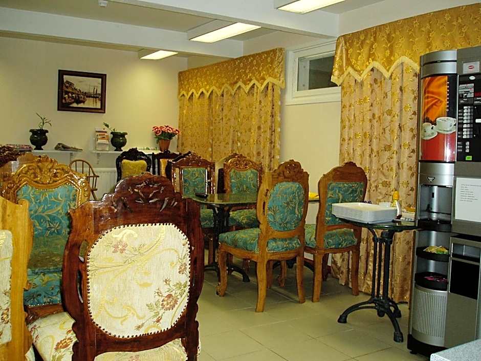 Mango Hotel