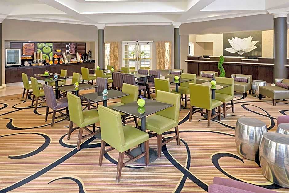 La Quinta Inn & Suites by Wyndham Houston West Park 10