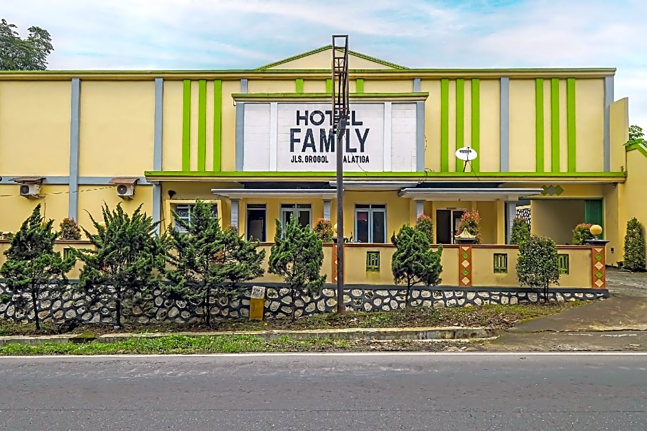 OYO 92485 Hotel Family