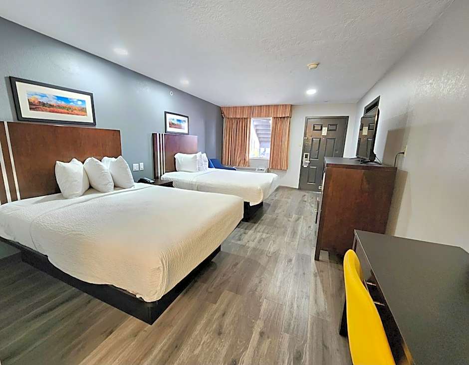 Days Inn & Suites by Wyndham Winnie