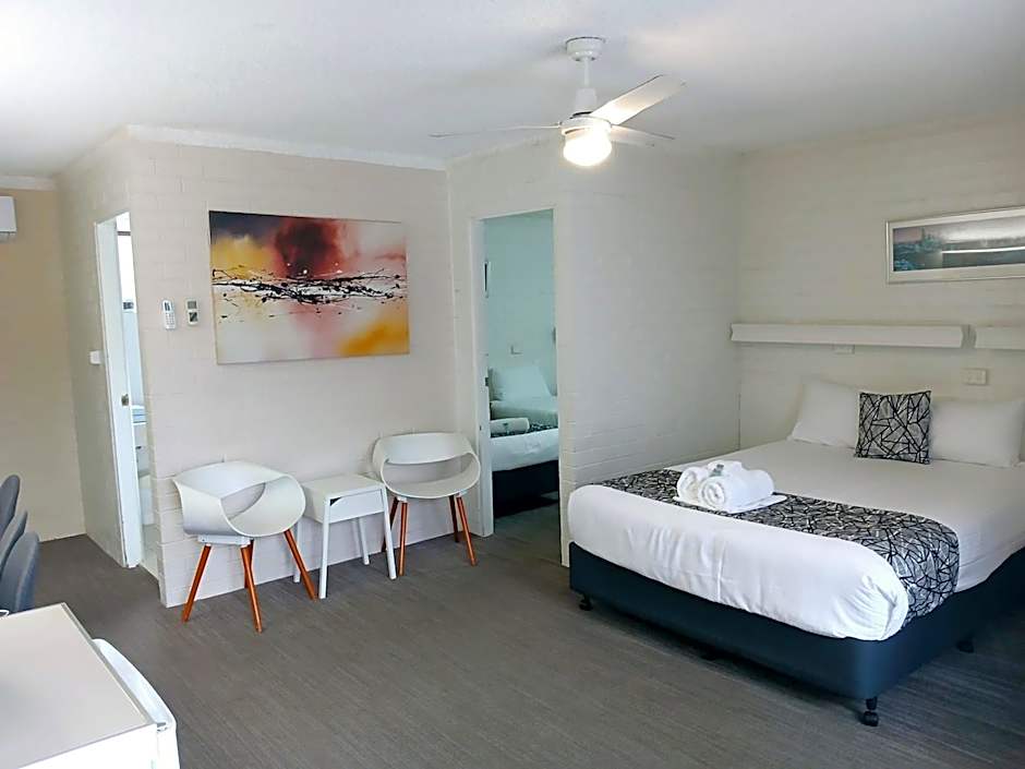 Coastal Bay Motel